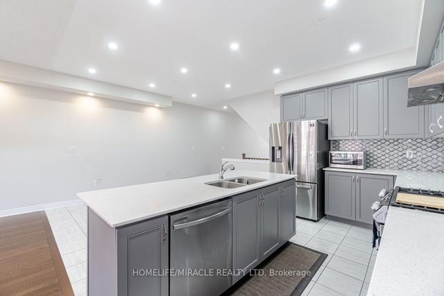 17 Remembrance Rd, House attached with 4 bedrooms, 5 bathrooms and 4 parking in Brampton ON | Image 7