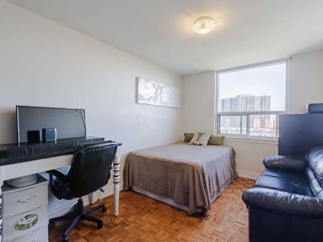 810 - 511 The West Mall, Condo with 3 bedrooms, 2 bathrooms and 1 parking in Toronto ON | Image 9