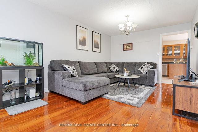 37 Ebby Ave, House semidetached with 3 bedrooms, 4 bathrooms and 5 parking in Brampton ON | Image 39