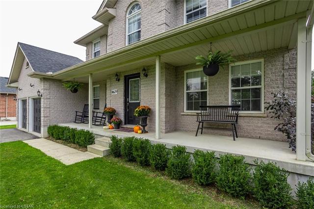 8629 Parkhouse Drive, House detached with 4 bedrooms, 3 bathrooms and 6 parking in Strathroy Caradoc ON | Image 2