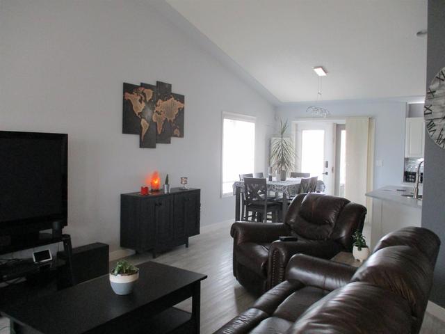 502 - 4a Avenue Ne, House detached with 4 bedrooms, 3 bathrooms and 2 parking in Manning AB | Image 5