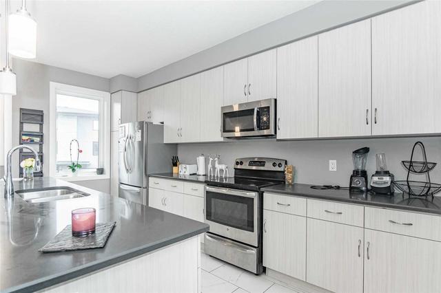 7 - 32 Arkell Rd, Condo with 3 bedrooms, 3 bathrooms and 2 parking in Guelph ON | Image 2
