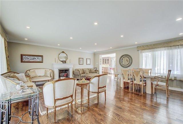 99 Grantbrook St, House detached with 5 bedrooms, 3 bathrooms and 4 parking in Toronto ON | Image 3