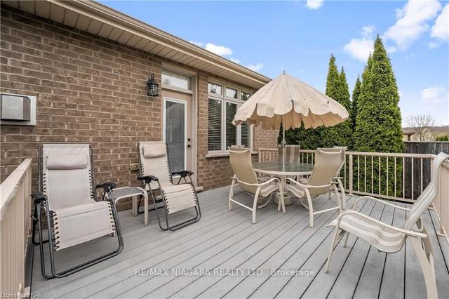 33 Hickory Ave, House detached with 2 bedrooms, 3 bathrooms and 4 parking in Niagara on the Lake ON | Image 31