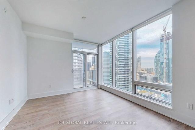 3003 - 10 York St, Condo with 2 bedrooms, 2 bathrooms and 1 parking in Toronto ON | Image 7