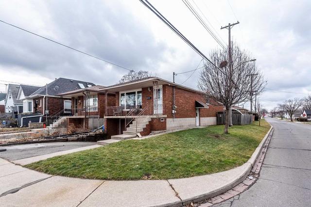 351 Tragina Ave N, House detached with 3 bedrooms, 2 bathrooms and 1 parking in Hamilton ON | Image 12
