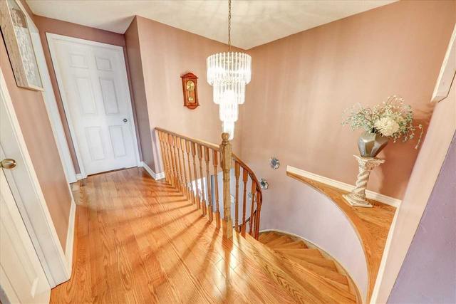 36 Halder Cres, House detached with 4 bedrooms, 4 bathrooms and 6 parking in Markham ON | Image 6