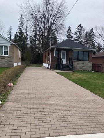 135 Glenshephard Dr, House detached with 3 bedrooms, 2 bathrooms and 4 parking in Toronto ON | Image 1