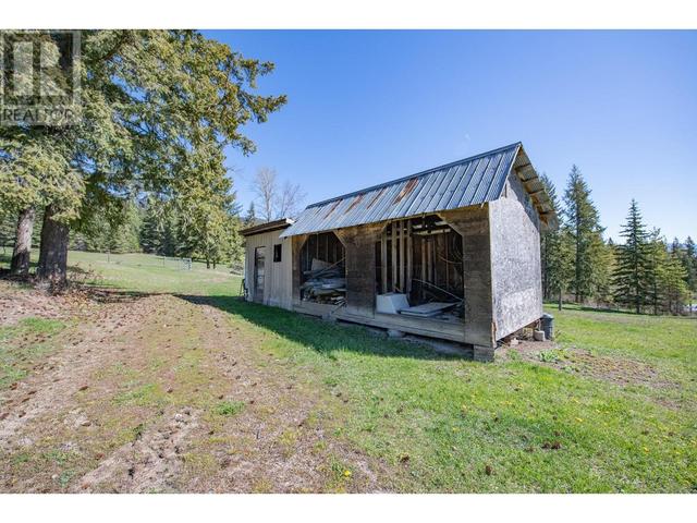 6197 Line 17 Road, House detached with 3 bedrooms, 2 bathrooms and 20 parking in Columbia Shuswap F BC | Image 36
