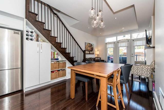 8 - 200 Annette St, Townhouse with 3 bedrooms, 3 bathrooms and 1 parking in Toronto ON | Image 2