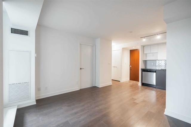 317 - 120 Varna Dr, Condo with 2 bedrooms, 1 bathrooms and 1 parking in Toronto ON | Image 4