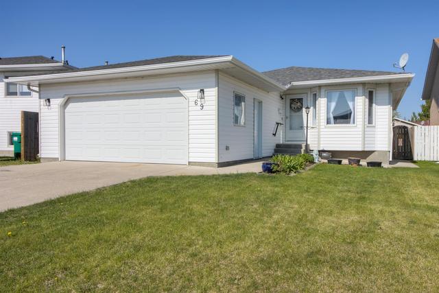 69 Mt Rundle Way W, House detached with 4 bedrooms, 3 bathrooms and 4 parking in Lethbridge AB | Image 1