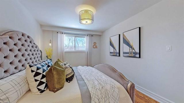 upper - 17 Baroness Cres, House detached with 3 bedrooms, 2 bathrooms and 4 parking in Toronto ON | Image 15