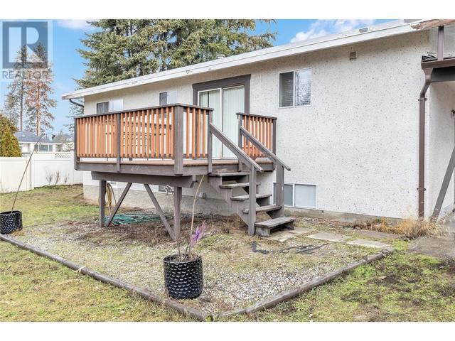 4574 Gordon Drive, House detached with 4 bedrooms, 3 bathrooms and null parking in Kelowna BC | Image 42