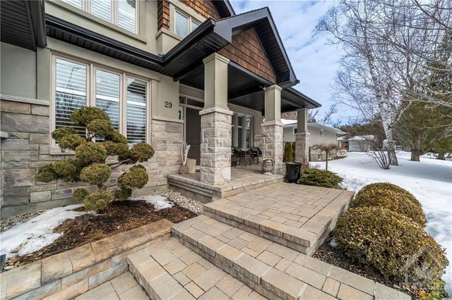 29 Beverly Street, House detached with 5 bedrooms, 4 bathrooms and 6 parking in Ottawa ON | Image 3