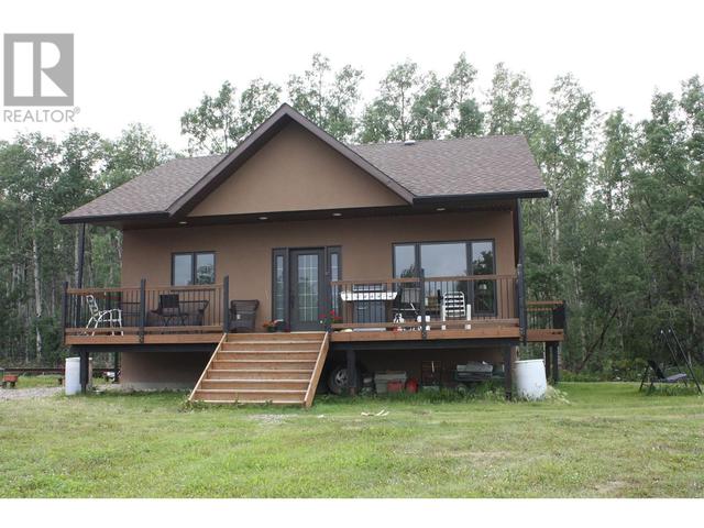 14154 Smith Road, House detached with 4 bedrooms, 3 bathrooms and null parking in Peace River B BC | Image 6