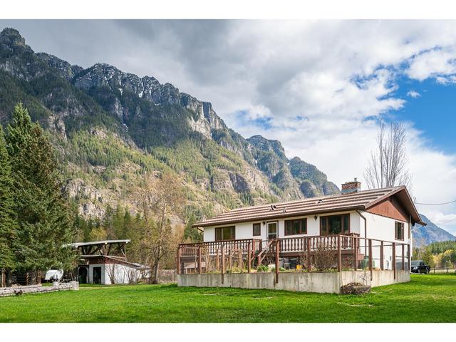 4856 32nd Street, House detached with 3 bedrooms, 2 bathrooms and 2 parking in Central Kootenay B BC | Image 23