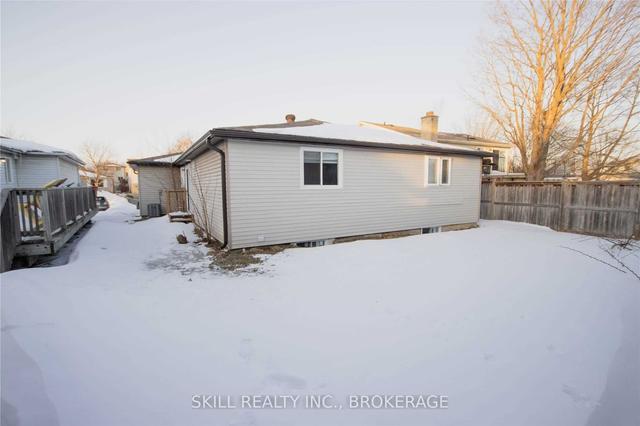 23 Hickling Tr, House detached with 3 bedrooms, 2 bathrooms and 6 parking in Barrie ON | Image 10