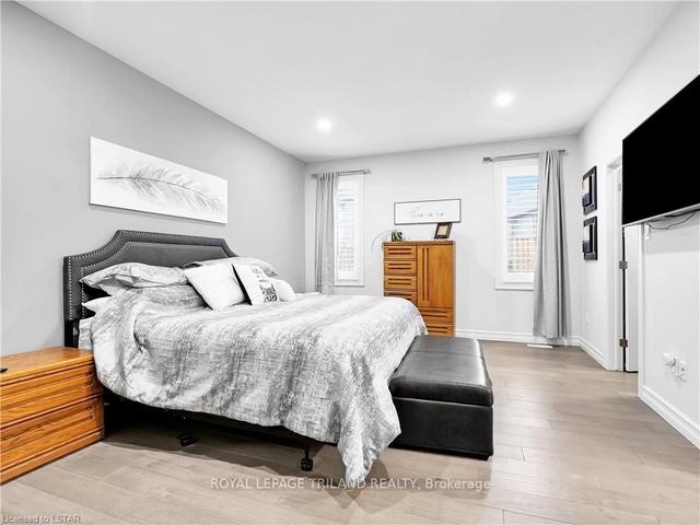 1269 Thornley St, House detached with 2 bedrooms, 2 bathrooms and 4 parking in London ON | Image 13