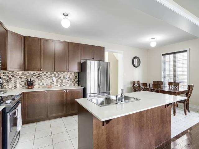 211 Barons St, House semidetached with 3 bedrooms, 3 bathrooms and 3 parking in Vaughan ON | Image 2