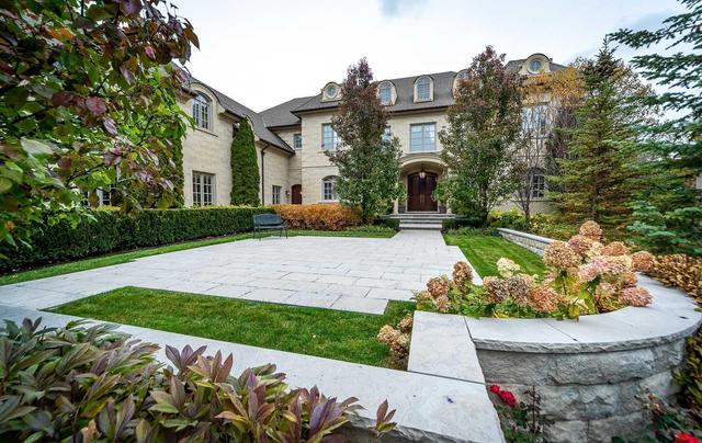 41 Highland Creek Crt, House detached with 5 bedrooms, 6 bathrooms and 20 parking in Vaughan ON | Image 2