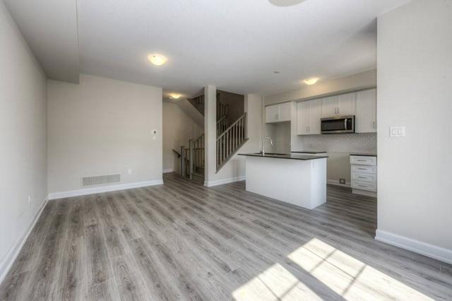 100 Hollywood Crt, House attached with 2 bedrooms, 2 bathrooms and 2 parking in Cambridge ON | Image 3