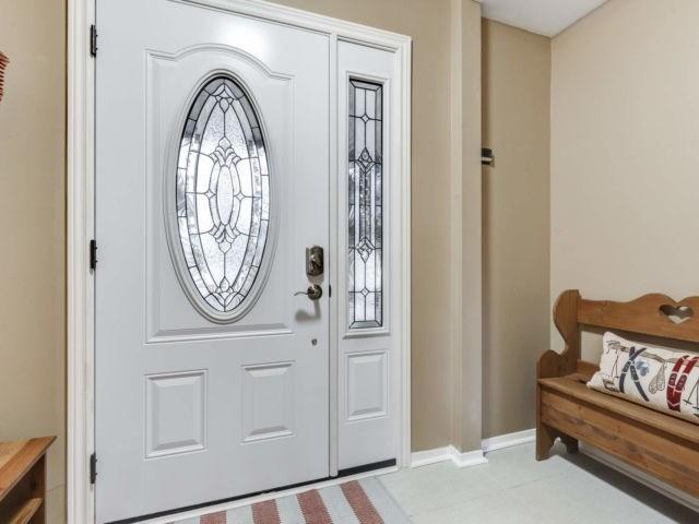 80 Courtleigh Sq, House attached with 3 bedrooms, 2 bathrooms and 2 parking in Brampton ON | Image 2