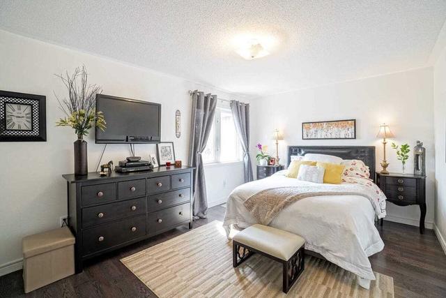 6980 Elliott Parliament St, House semidetached with 3 bedrooms, 3 bathrooms and 3 parking in Mississauga ON | Image 7