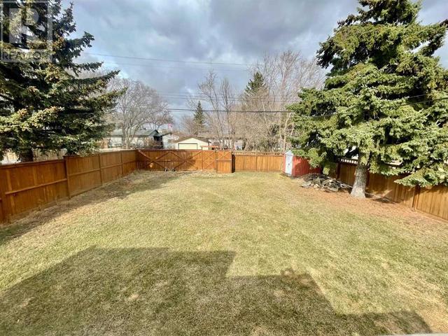 518 5 Avenue, House detached with 4 bedrooms, 2 bathrooms and 3 parking in Wainwright AB | Image 35