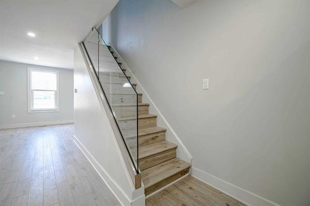 158 Birch Ave, House detached with 3 bedrooms, 1 bathrooms and 1 parking in Hamilton ON | Image 3