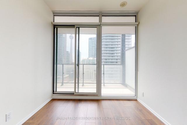 1509 - 125 Peter St, Condo with 2 bedrooms, 1 bathrooms and 0 parking in Toronto ON | Image 4