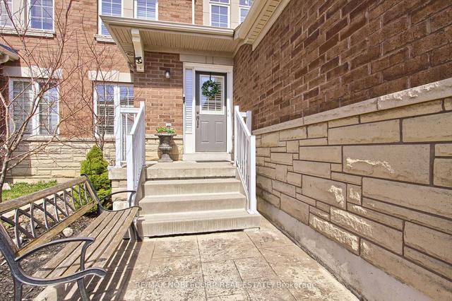 53 Westcliffe Cres, House attached with 2 bedrooms, 3 bathrooms and 3 parking in Richmond Hill ON | Image 36