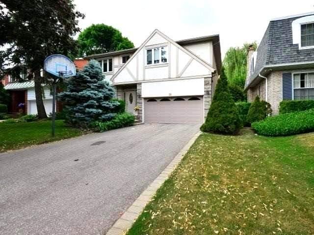 18 Blue Ridge Rd, House detached with 5 bedrooms, 4 bathrooms and 2 parking in Toronto ON | Image 2
