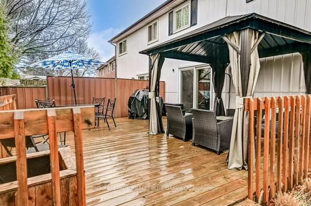 2379 Middlesmoor Cres, House semidetached with 3 bedrooms, 2 bathrooms and 2 parking in Burlington ON | Image 27