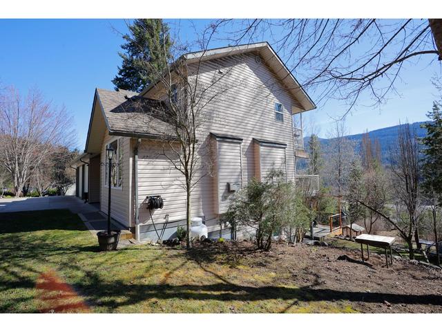 5820 Woodland Drive, House detached with 4 bedrooms, 4 bathrooms and null parking in Central Kootenay F BC | Image 50