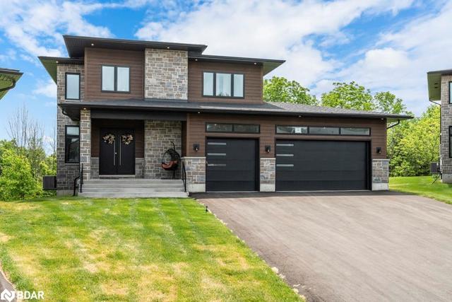 14 Dixon Court, House detached with 4 bedrooms, 2 bathrooms and 9 parking in Barrie ON | Image 1
