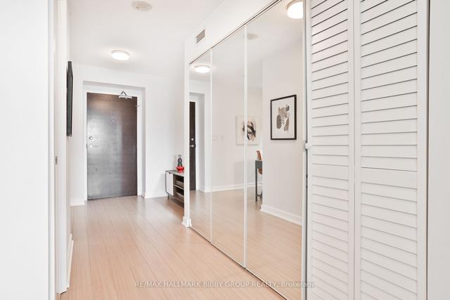 2015 - 21 Iceboat Terr, Condo with 1 bedrooms, 1 bathrooms and 1 parking in Toronto ON | Image 14