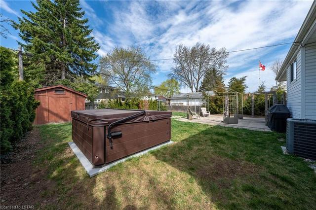 945 Hollands Avenue, House detached with 4 bedrooms, 2 bathrooms and null parking in Sarnia ON | Image 32