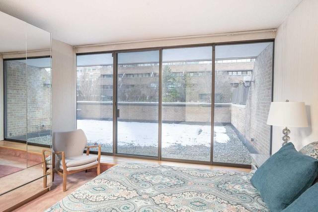 e301 - 18a Hazelton Ave, Condo with 2 bedrooms, 2 bathrooms and 1 parking in Toronto ON | Image 3