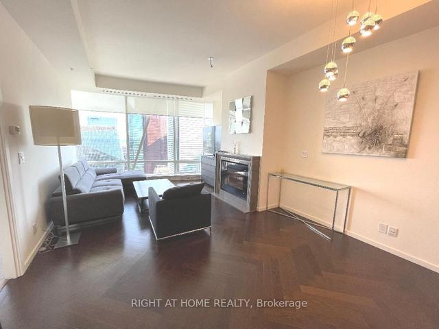 5607 - 180 University Ave, Condo with 1 bedrooms, 1 bathrooms and 1 parking in Toronto ON | Image 25