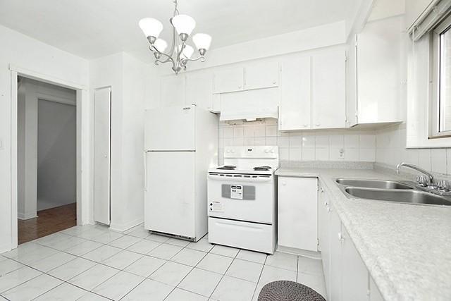 47 - 39 Lexington Ave, Townhouse with 3 bedrooms, 2 bathrooms and 3 parking in Toronto ON | Image 4