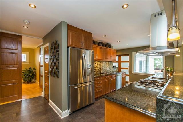 152 Mountbatten Avenue, House detached with 4 bedrooms, 3 bathrooms and 4 parking in Ottawa ON | Image 10