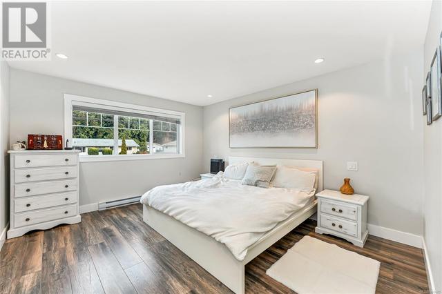 1040 Jenkins Ave, House detached with 4 bedrooms, 4 bathrooms and 4 parking in Langford BC | Image 12