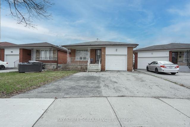 8 Iangrove Terr, House attached with 4 bedrooms, 2 bathrooms and 4 parking in Toronto ON | Image 12