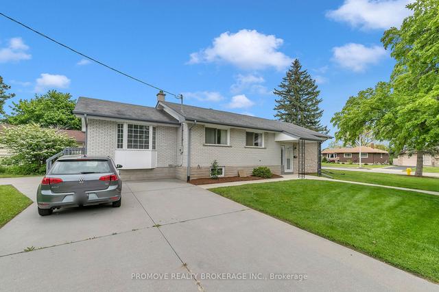 1303 Thorman Dr, House detached with 5 bedrooms, 2 bathrooms and 3 parking in Cambridge ON | Image 23