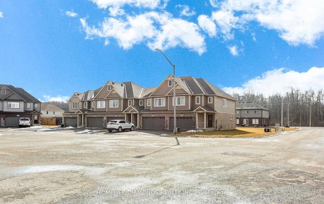 8024 Cole Crt, House attached with 3 bedrooms, 3 bathrooms and 4 parking in Niagara Falls ON | Image 14