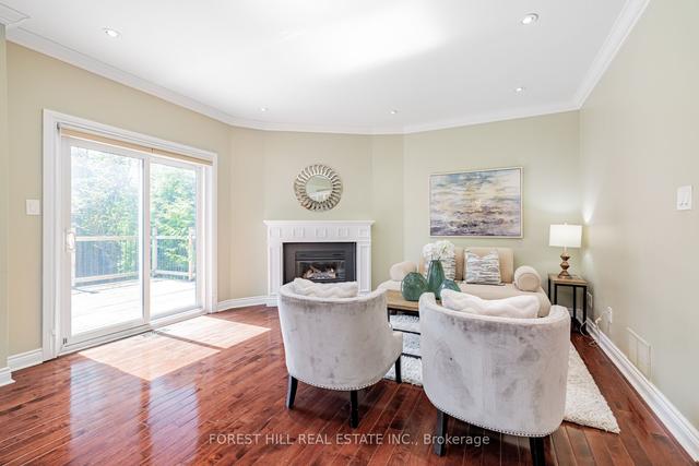 31 Garnier Crt, House detached with 4 bedrooms, 4 bathrooms and 4 parking in Toronto ON | Image 2