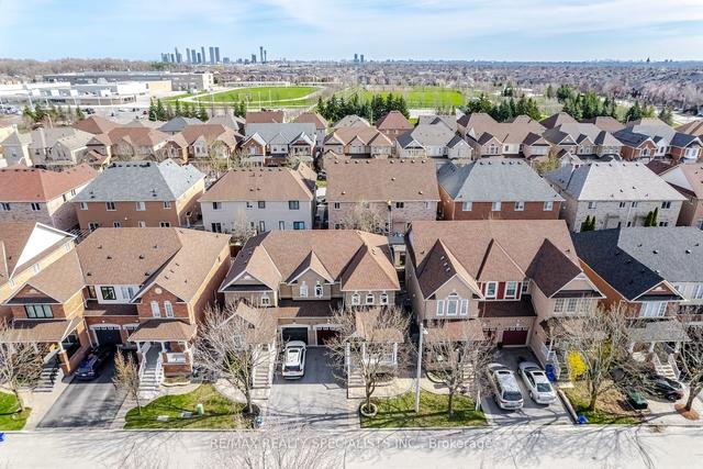 212 Hollywood Hill Circ, House semidetached with 3 bedrooms, 4 bathrooms and 3 parking in Vaughan ON | Image 12