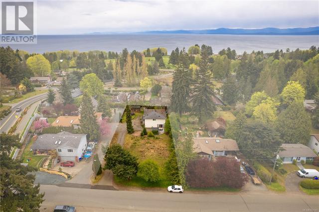 115 - 117 Sunningdale Rd, House detached with 6 bedrooms, 4 bathrooms and 6 parking in Qualicum Beach BC | Image 1