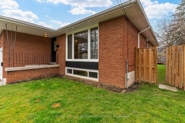8 Colmar Pl, House detached with 3 bedrooms, 2 bathrooms and 5 parking in Hamilton ON | Image 13